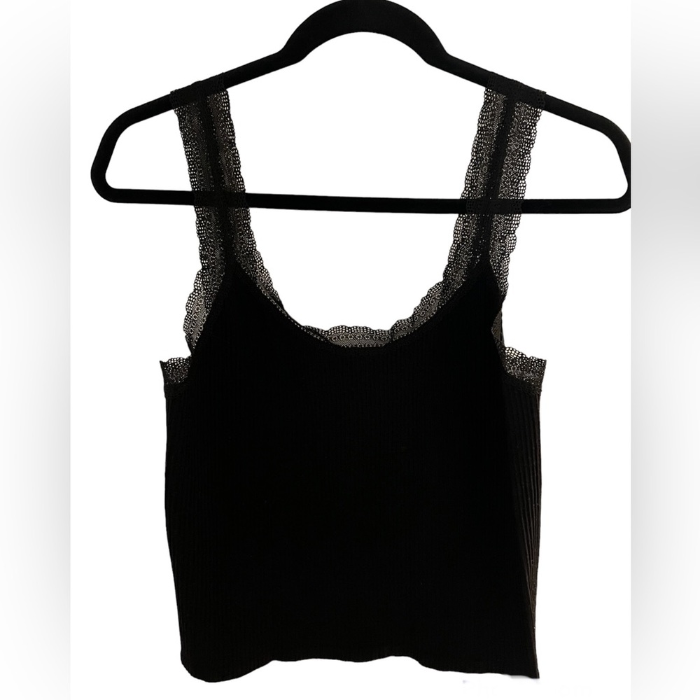 Forever21 - Bundle of 4 tank tops ✨